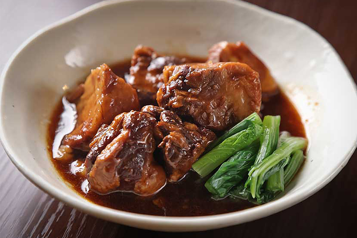 多彩なメニューと季節の味覚を心を込めて丁寧にご用意しております